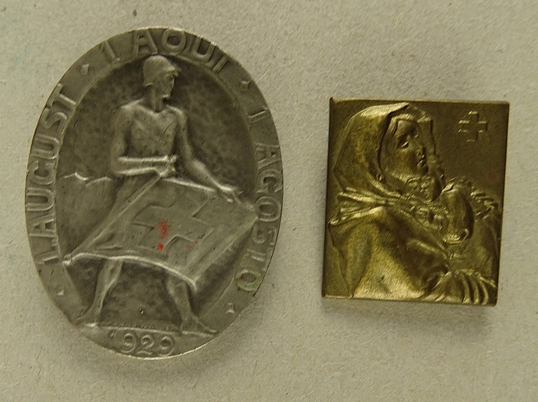Placchette & Badge: 10 ALTE 1. AUGUST ABZEICHEN – Usato da Grüningen venduto da Kartensammler 4