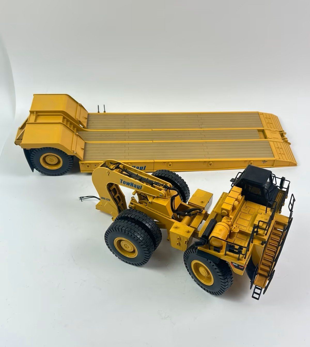 Caterpillar Modellbausätze & Standmodelle: CATERPILLAR  784 C TOWHAUL  1/50 – Neu und originalverpackt aus Moutier von cat365 3