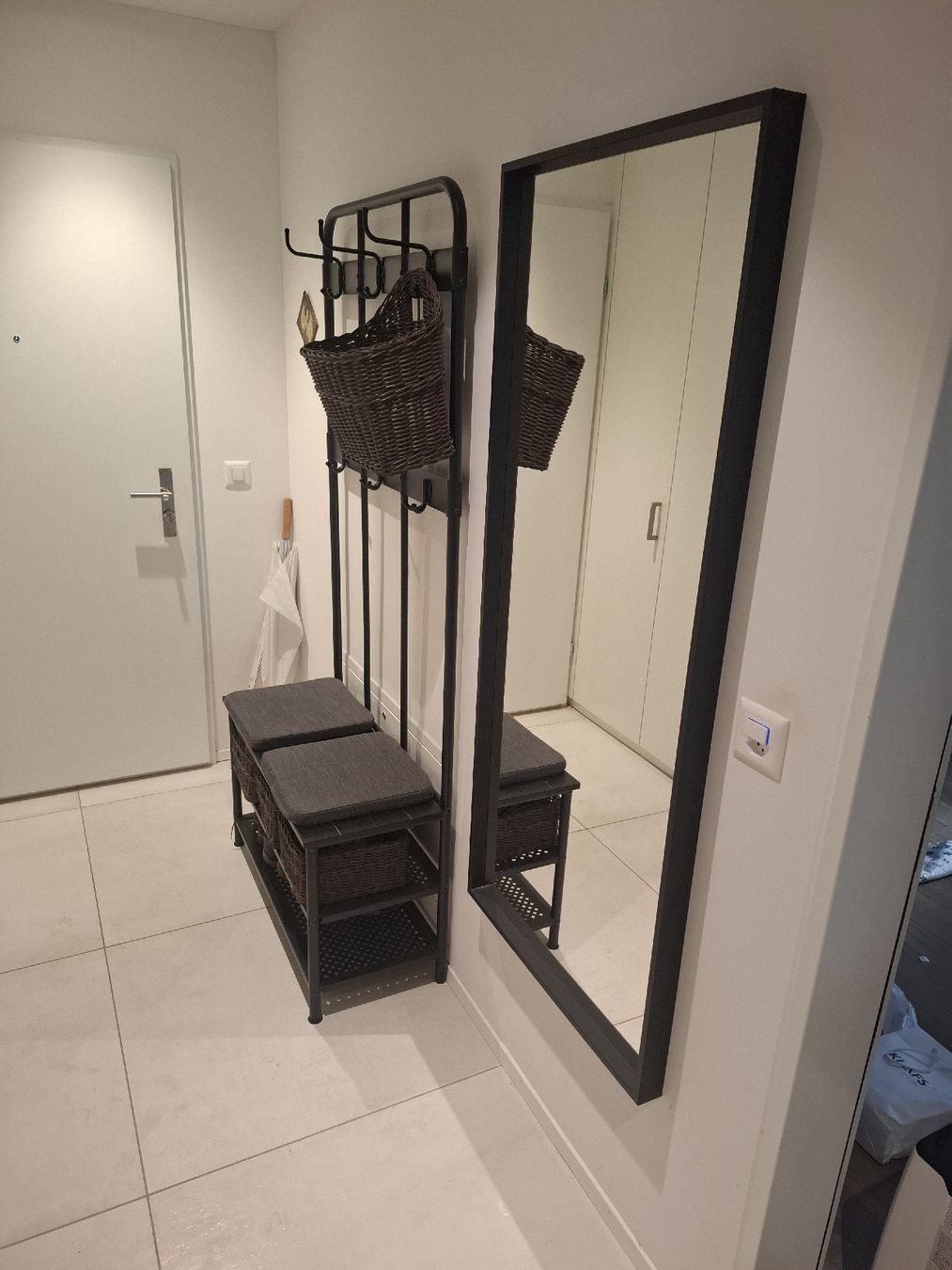 Ikea Porte manteau: Garderobe m. Körben und Spiegel•IKEA PINNIG•Spiegel Nissedal – D'occasion à Ottenbach par Rasenmaeeher