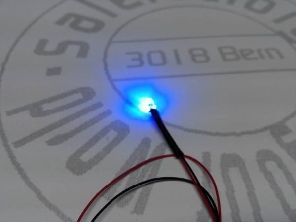 Componenti elettronici: Blink-LED blau 3mm 12V verkabelt – Nuovo (secondo la descrizione) da Luzern venduto da Salefactory