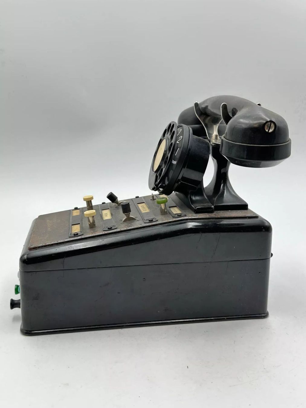 Telefoni: Antikes Telefon Vermittlungstelefon Zenith mit Schaltplan – Usato da Luzern venduto da Lager6640 6