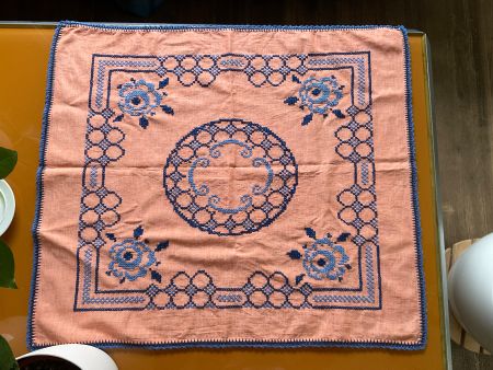 Leinen Tischtuch mit Stickerei orange/blau ca. 73x81