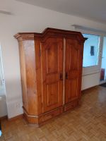 Antiker Schrank, Massivholz, viel Stauraum