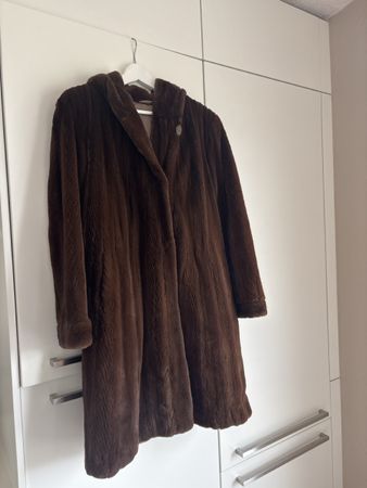 Pelzmantel Wider Pelze St. Gallen braun mit Kapuze