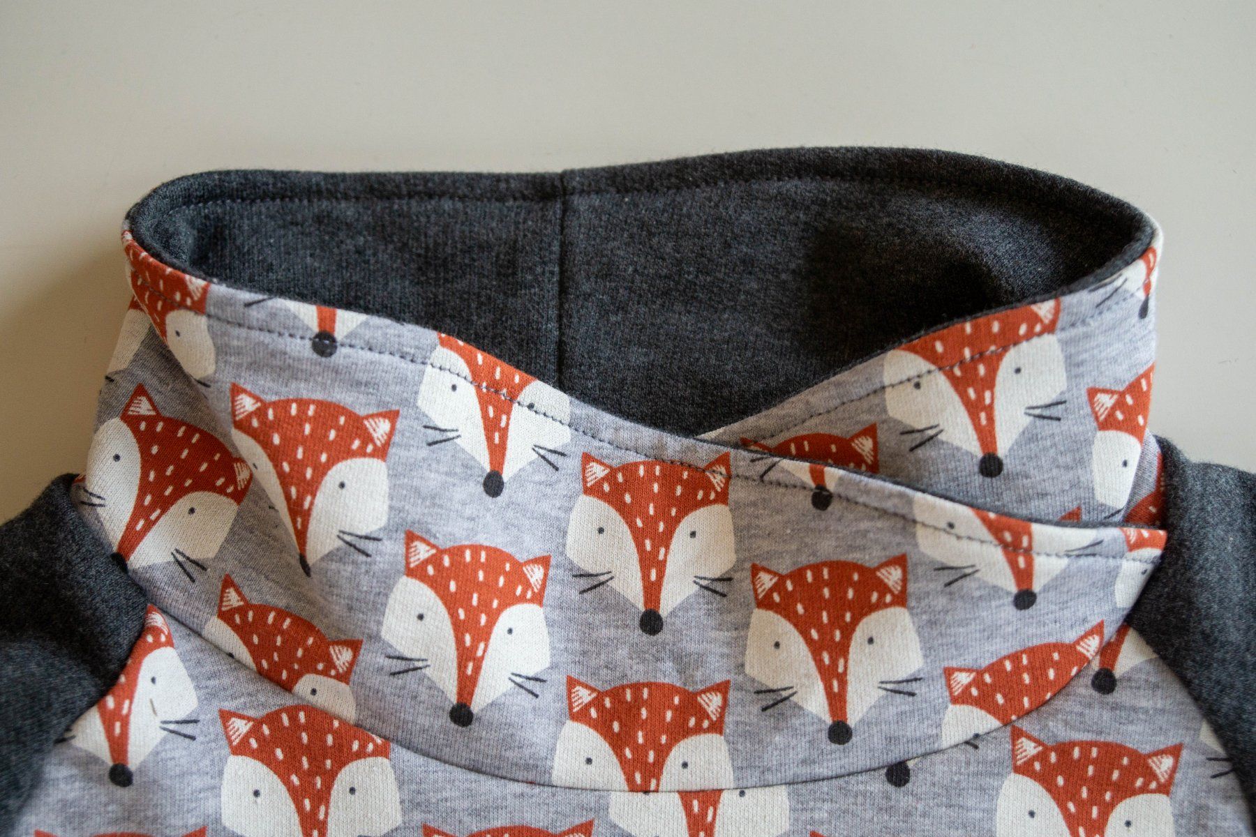 Maglioni & Felpe: Sweat Pullover mit Kragen (Fuchs) Gr.104/110 - NEU – Nuovo e nell'imballaggio originale da Zürich venduto da sambaum 7