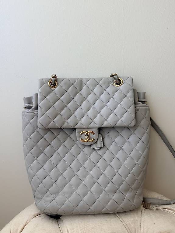 Zaini: Chanel Mountain Rucksack Grau – Usato da Roggwil venduto da est_r5x7
