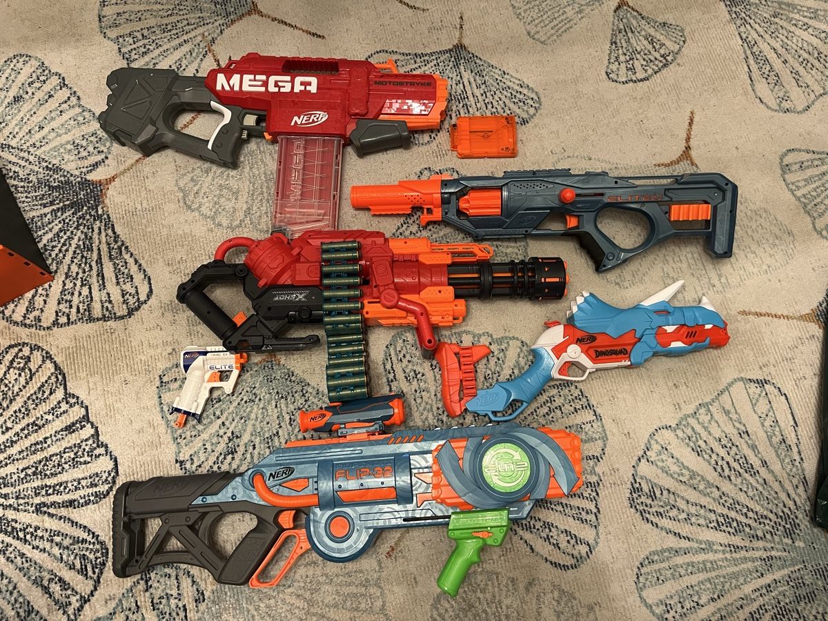 Nerf Giocattoli: Nerf Sammlung mit Ständer und Pfeilern – Usato da Winterthur venduto da Tim_76
