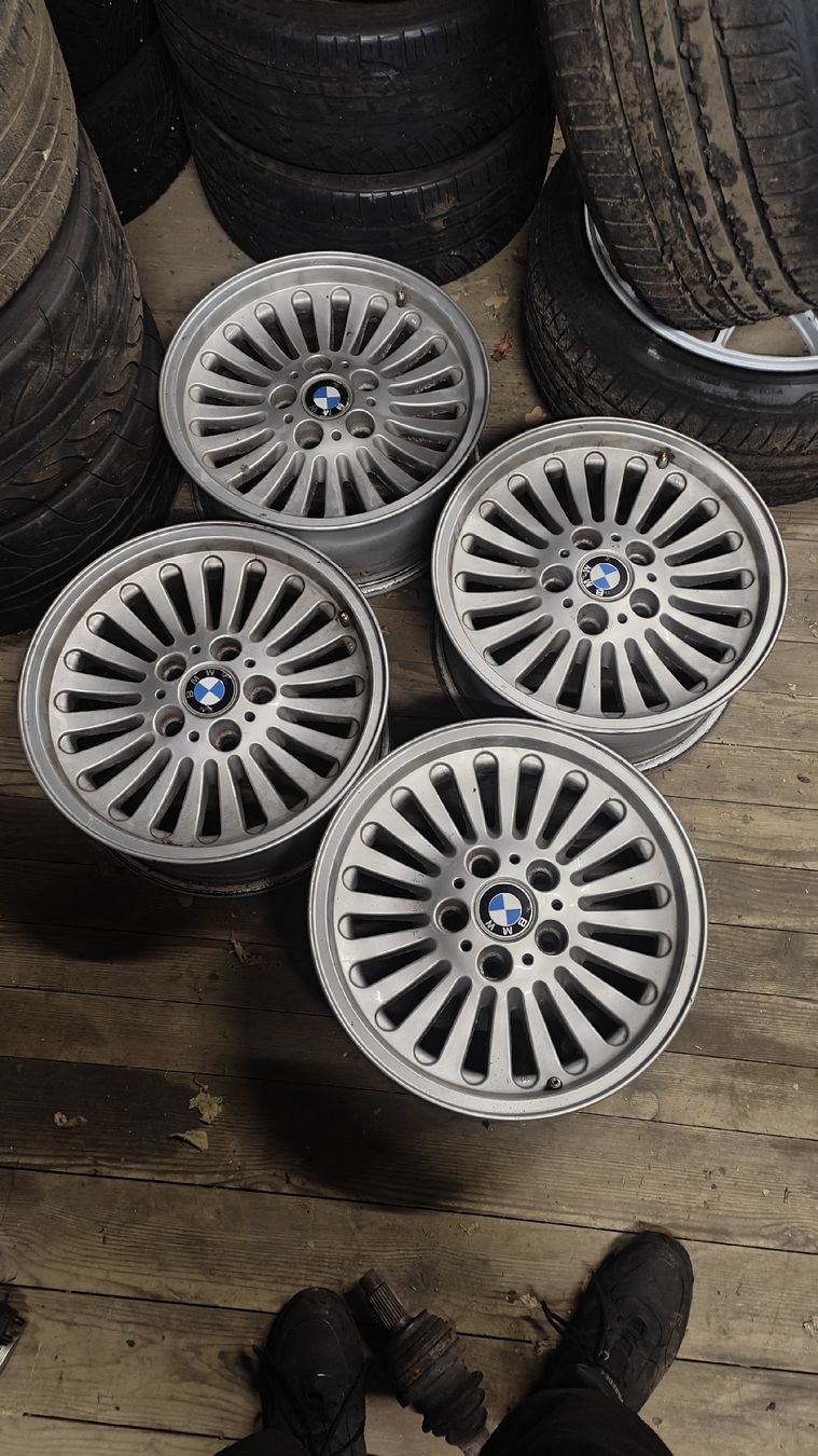 BMW Cerchioni: BMW E39 Felgen Styling 33  – Usato da Schafisheim venduto da VFDS
