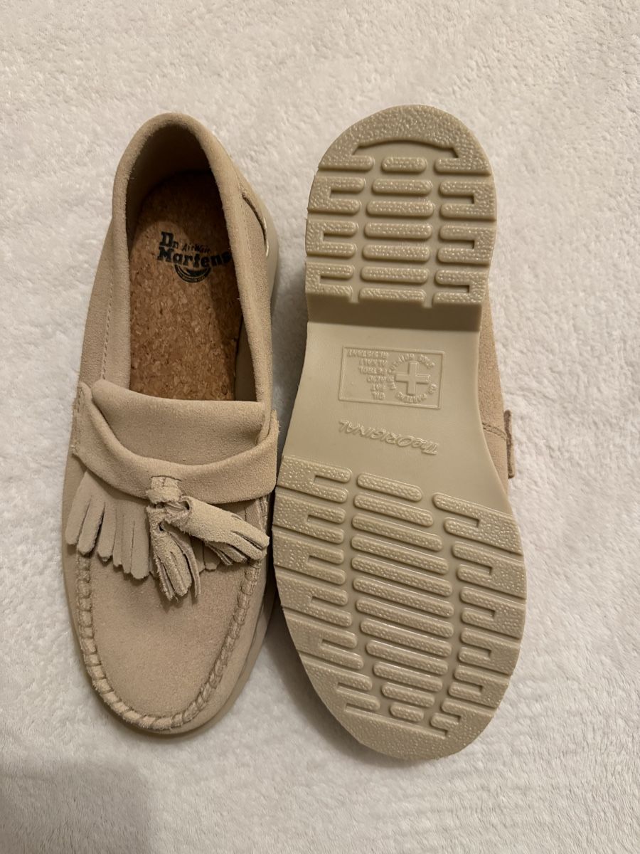 Dr. Martens Scarpe da donna: Dr. Martens Sand Wildleder Loafer – Nuovo (secondo la descrizione) da St. Moritz venduto da ari_9fcv 3