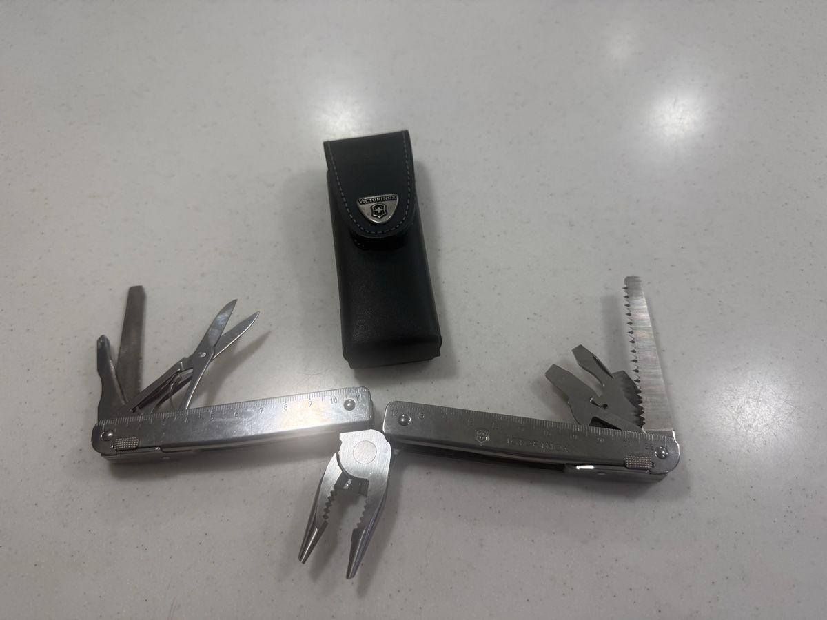 Victorinox Coltelli: Victorinox Taschenmesser Multitool neuwertig – Nuovo (secondo la descrizione) da Kloten venduto da Aikotiger