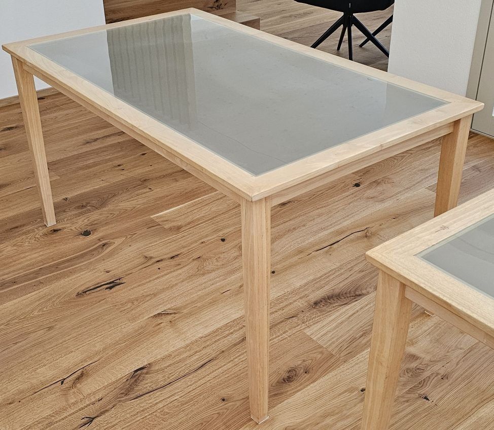 Tables: Ess- oder Wohnzimmertisch mit Glas-Tischplatte – D'occasion à Giswil par Kubauz