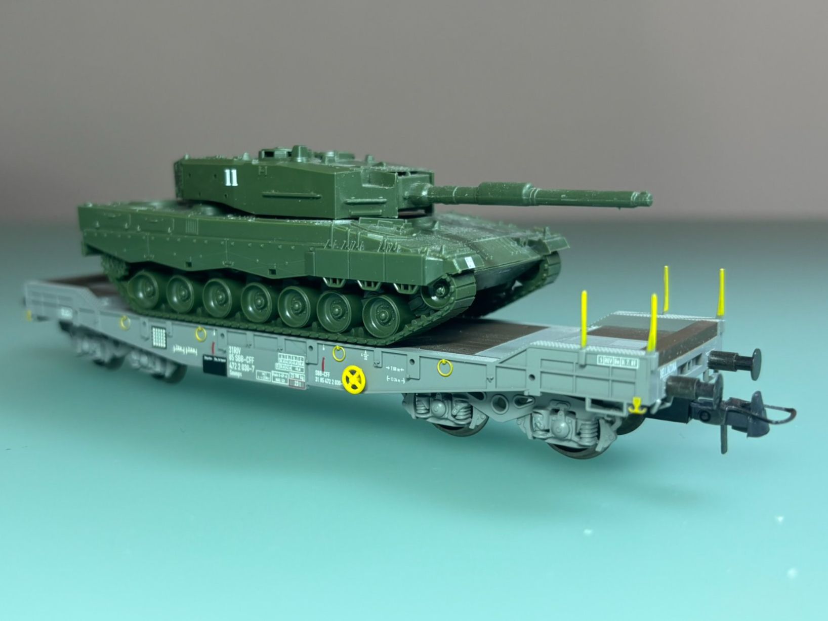 Roco Modellini di ferrovie: SBB CFF Panzertransportwg mit Leopard II Schweizer Armee – Usato da Sion venduto da lol_98vj