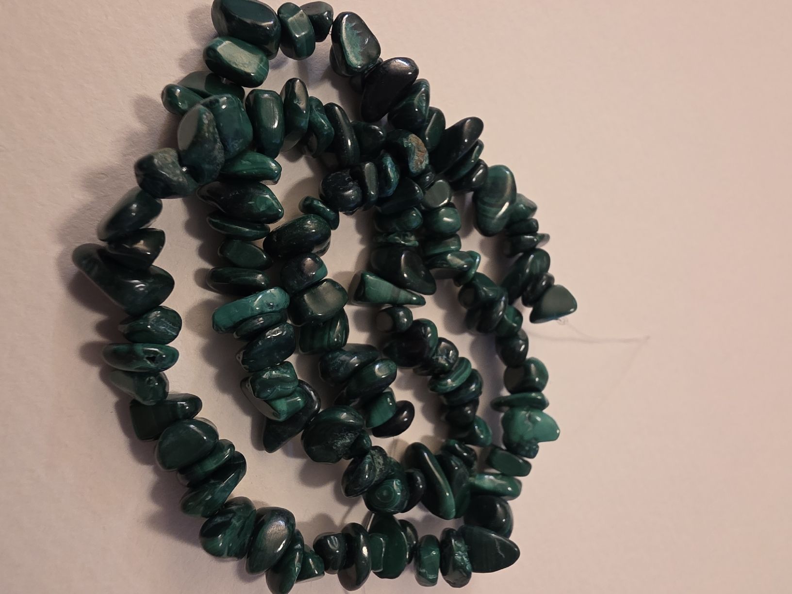 Minerali & Pietre curative: Malachit Splitter ca. 5-11mm. Strang – Nuovo e nell'imballaggio originale da Menziken venduto da Mirager 1