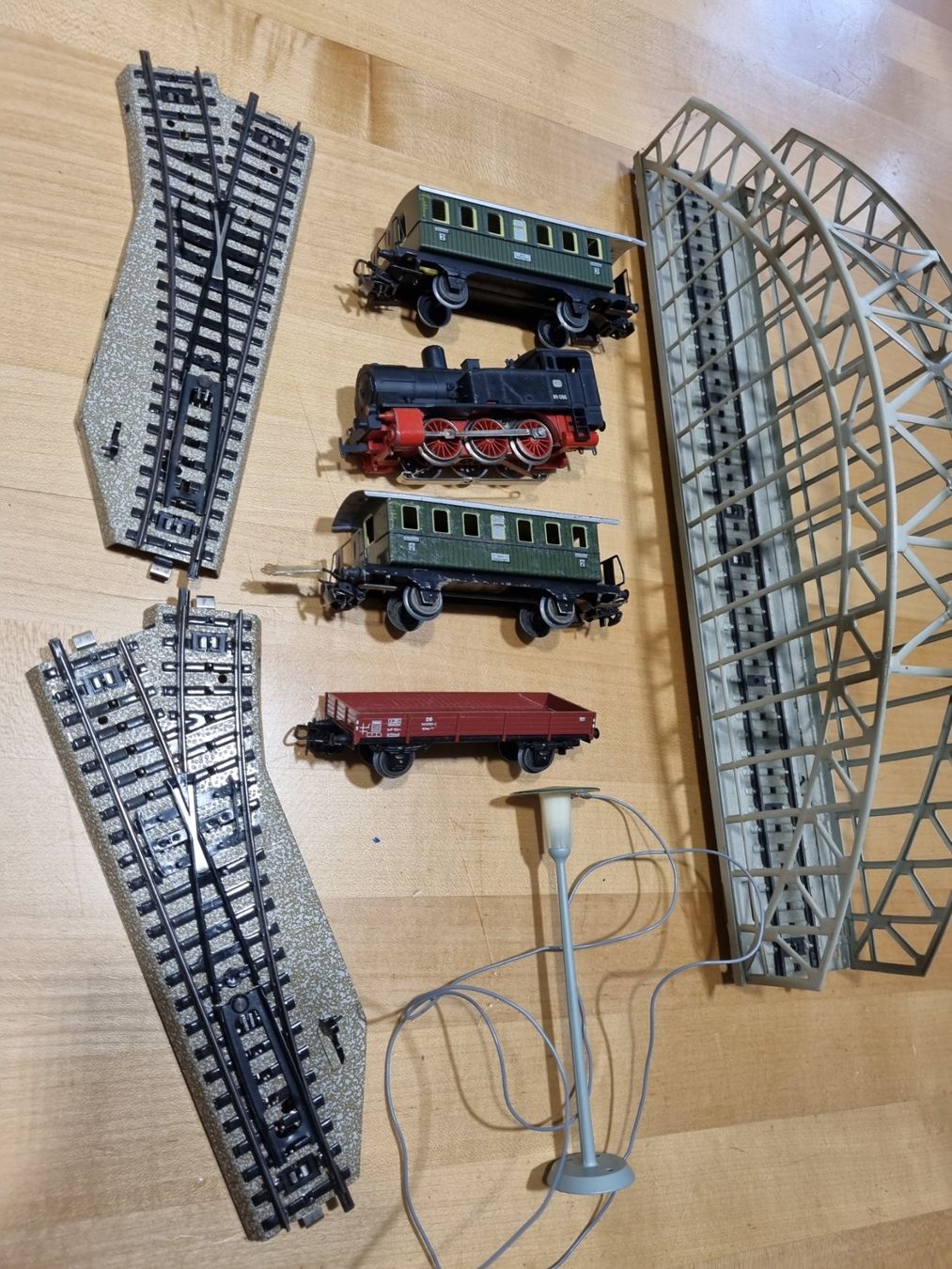 Märklin Modelleisenbahnen: Märklin Eisenbahn H0 alt – Defekt aus Dietikon von  6