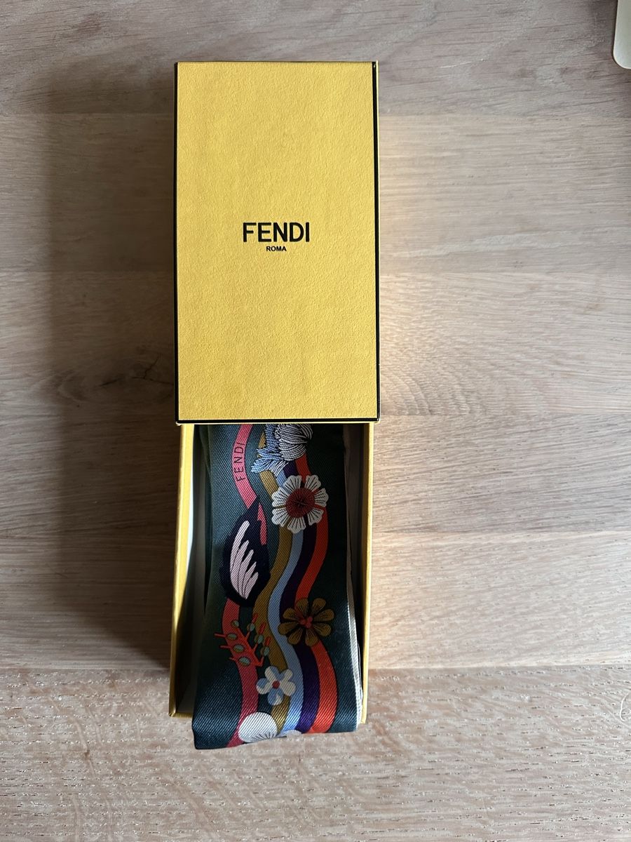 Fendi Foulard & Sciarpe: Fendi Twilly Seidentuch multicolor inkl. Box – Nuovo (secondo la descrizione) da Winterthur venduto da whatdreamz 1