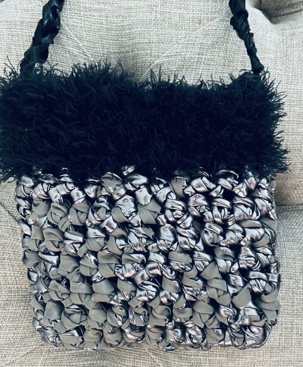 Borse da donna: Tasche schwarz silber Kunstfaser mit Fellrand – Nuovo e nell'imballaggio originale da Au ZH venduto da Jaggy4 1
