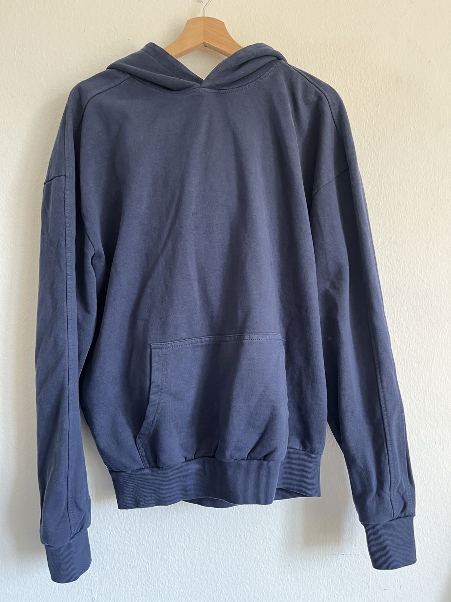 Maglioni & Felpe: dunkelblauer Kapuzenpullover  – Nuovo (secondo la descrizione) da Zürich venduto da nerinalaura