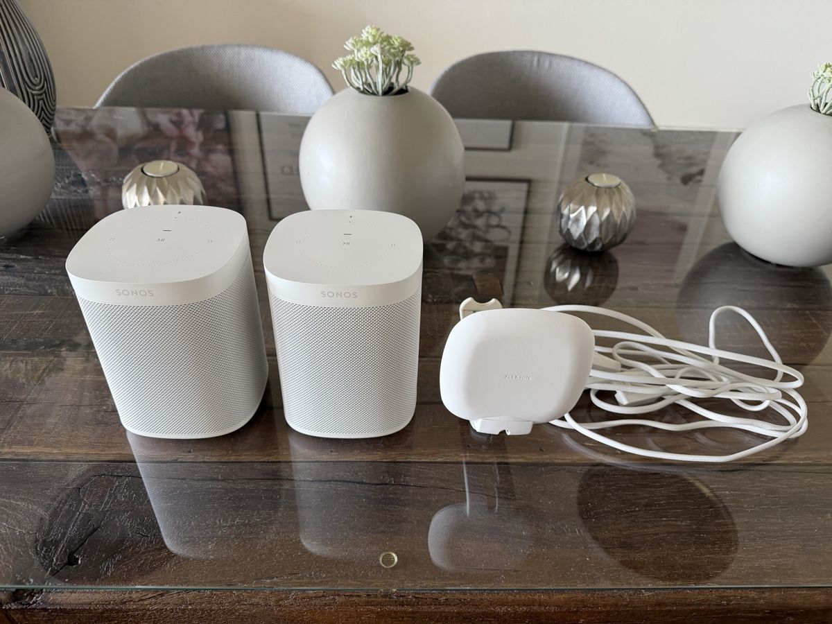 Sonos Haut-parleurs: Sonos One inkl. Flexson Wandhalter – D'occasion à Malans GR par Claudio303