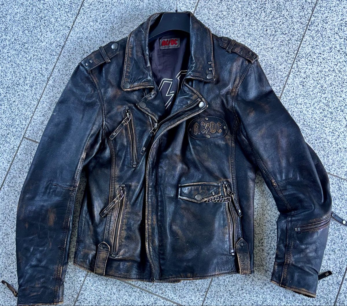 Giacche: Limittierte AC / DC Lederjacke in M – Usato da Reinach AG venduto da sabaton63