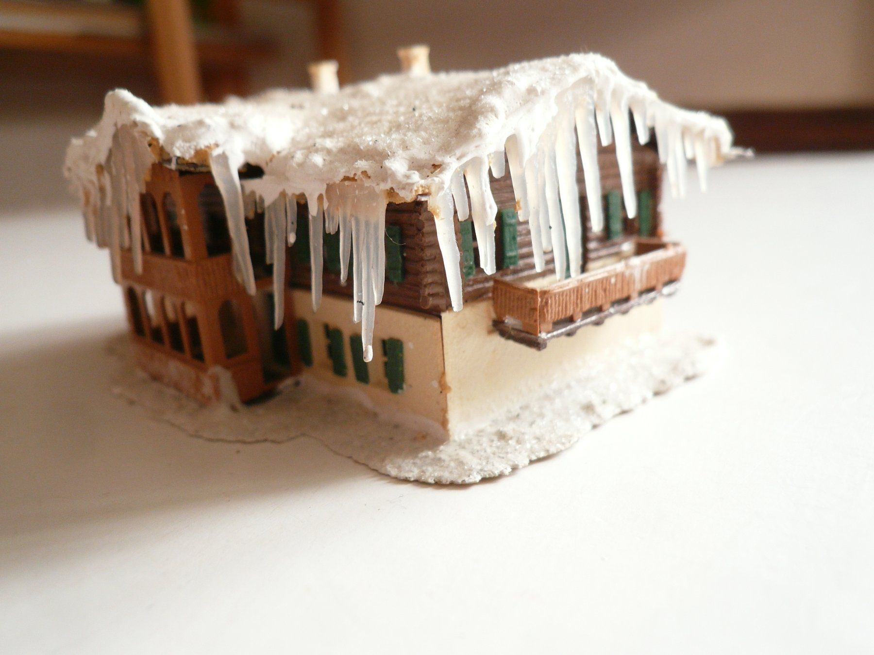 Faller Trains électriques: HAUS MIT SCHNEE SPUR N   (2) – D'occasion à Pfaffnau par nolff