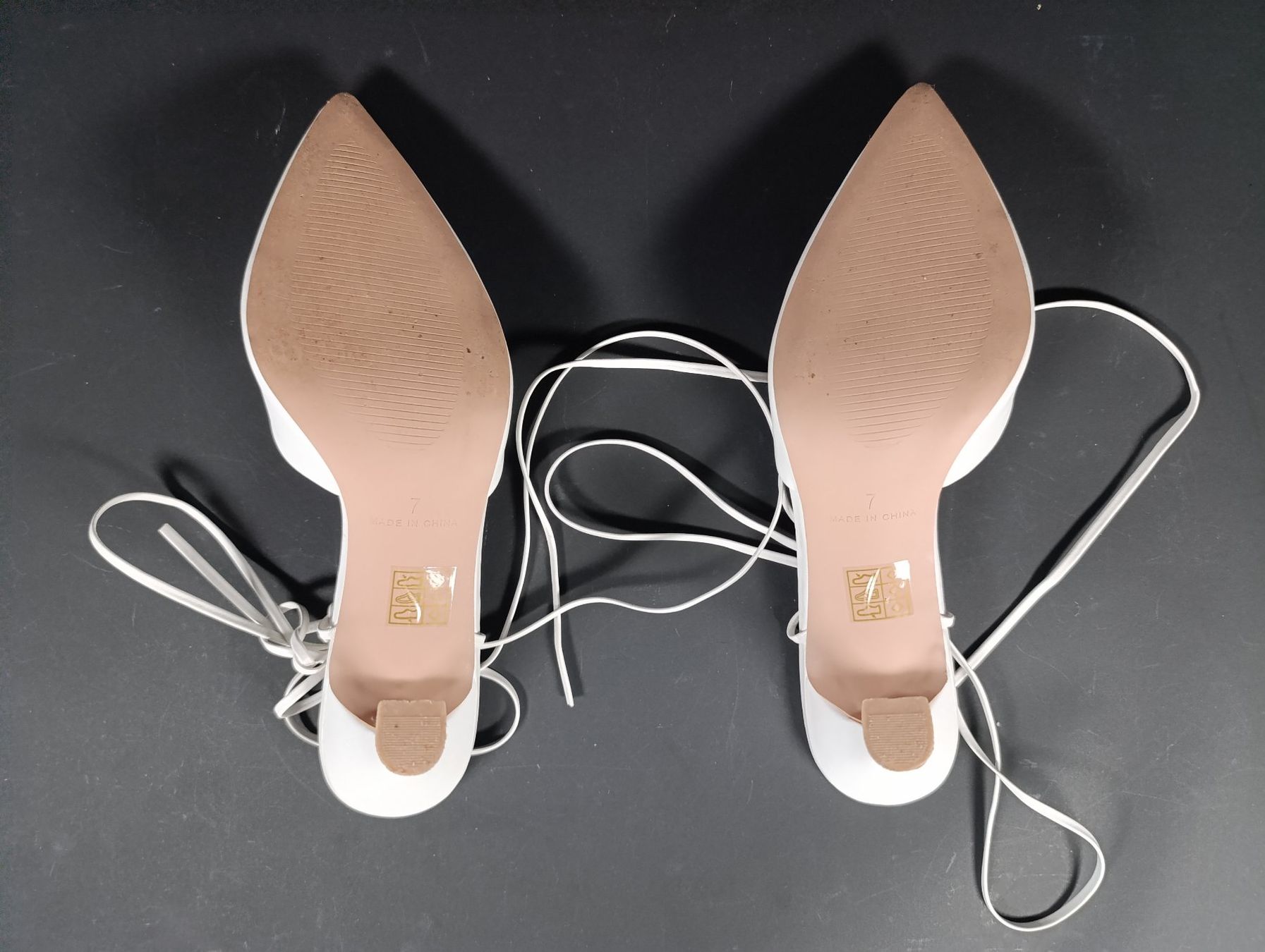 Scarpe da donna: RAID Escarpins hauts talons blancs taille 37 – Usato da Thielle venduto da Plusvalue_Neuchatel 2