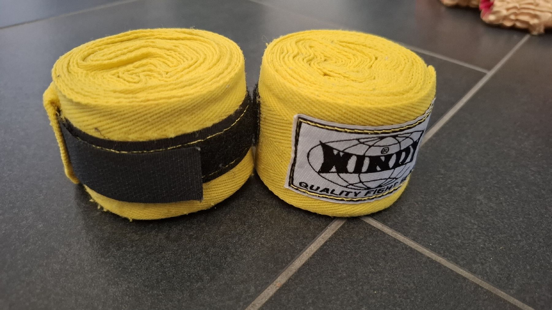 Guanti & manicotti: Boxhandschuh Bandagen  – Usato da Möriken AG venduto da car_r789