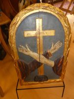 Heiliges Kreuz mit Hand,  gold bemalt