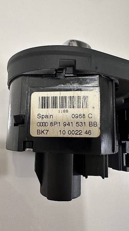 Tutti pezzi di ricambio auto: Audi A3 8P Lichtschalter – Usato da Vaduz venduto da mrworldwide07 1