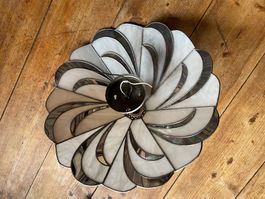 Tiffany Deckenlampe in weiss und grau schillernd