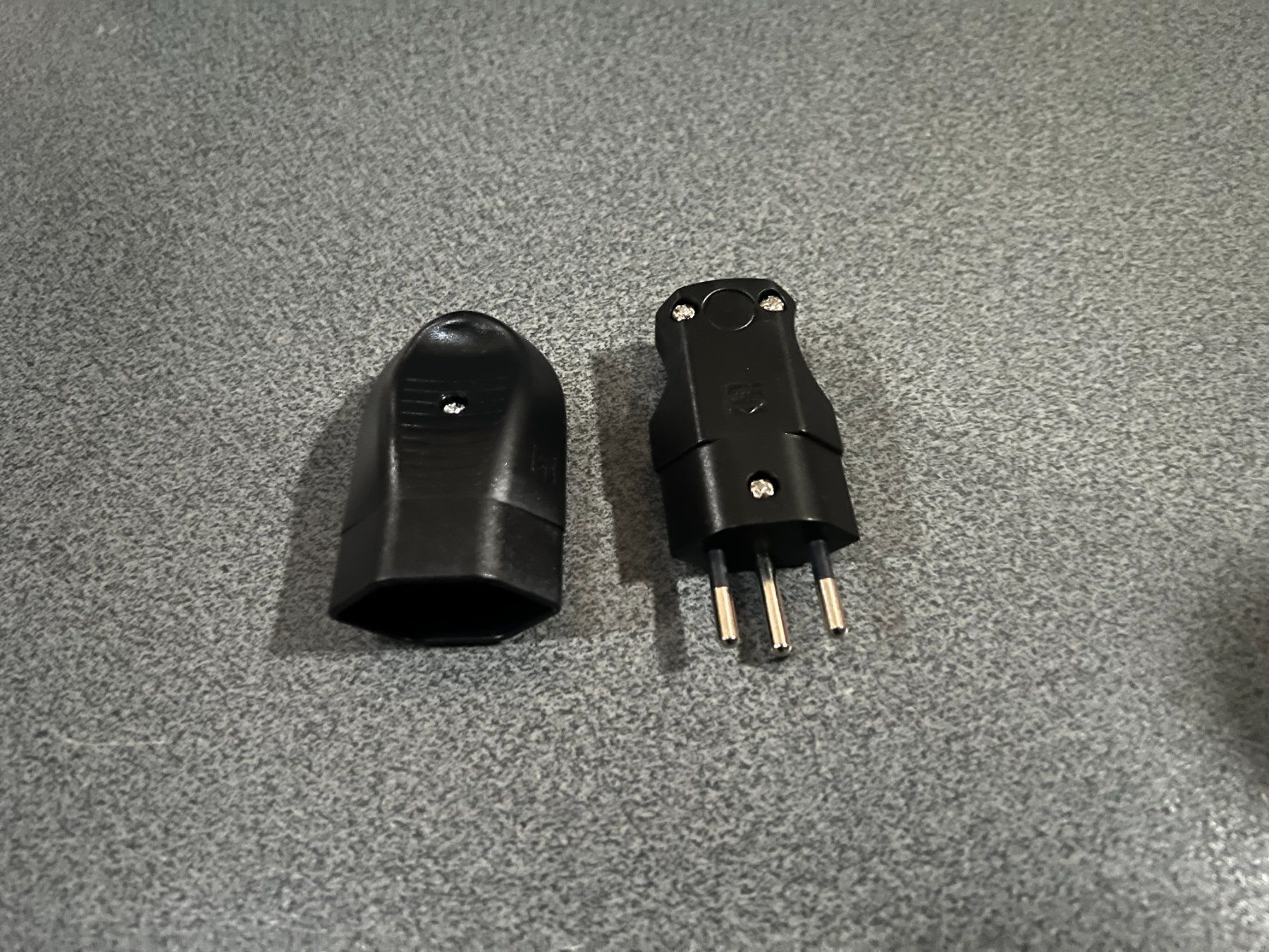 Spine: Stromstecker/Stromkupplung – Nuovo (secondo la descrizione) da Oensingen venduto da alpenvogel92