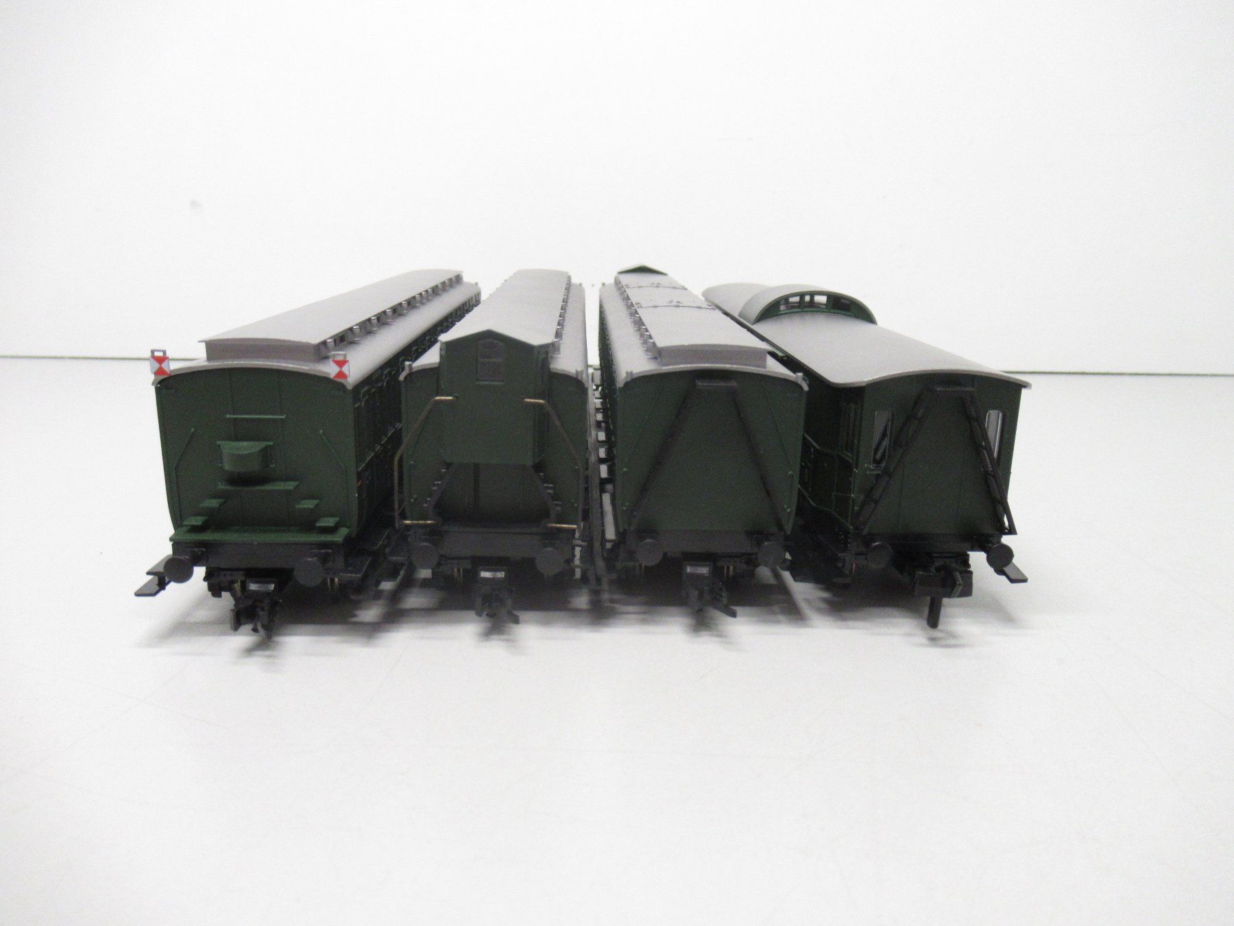 Fleischmann Modellini di ferrovie: Fleischmann 5684/86/89/90 4-teiliges Oldtimerwagenset DR DC – Usato da Basel venduto da mhmarken 4