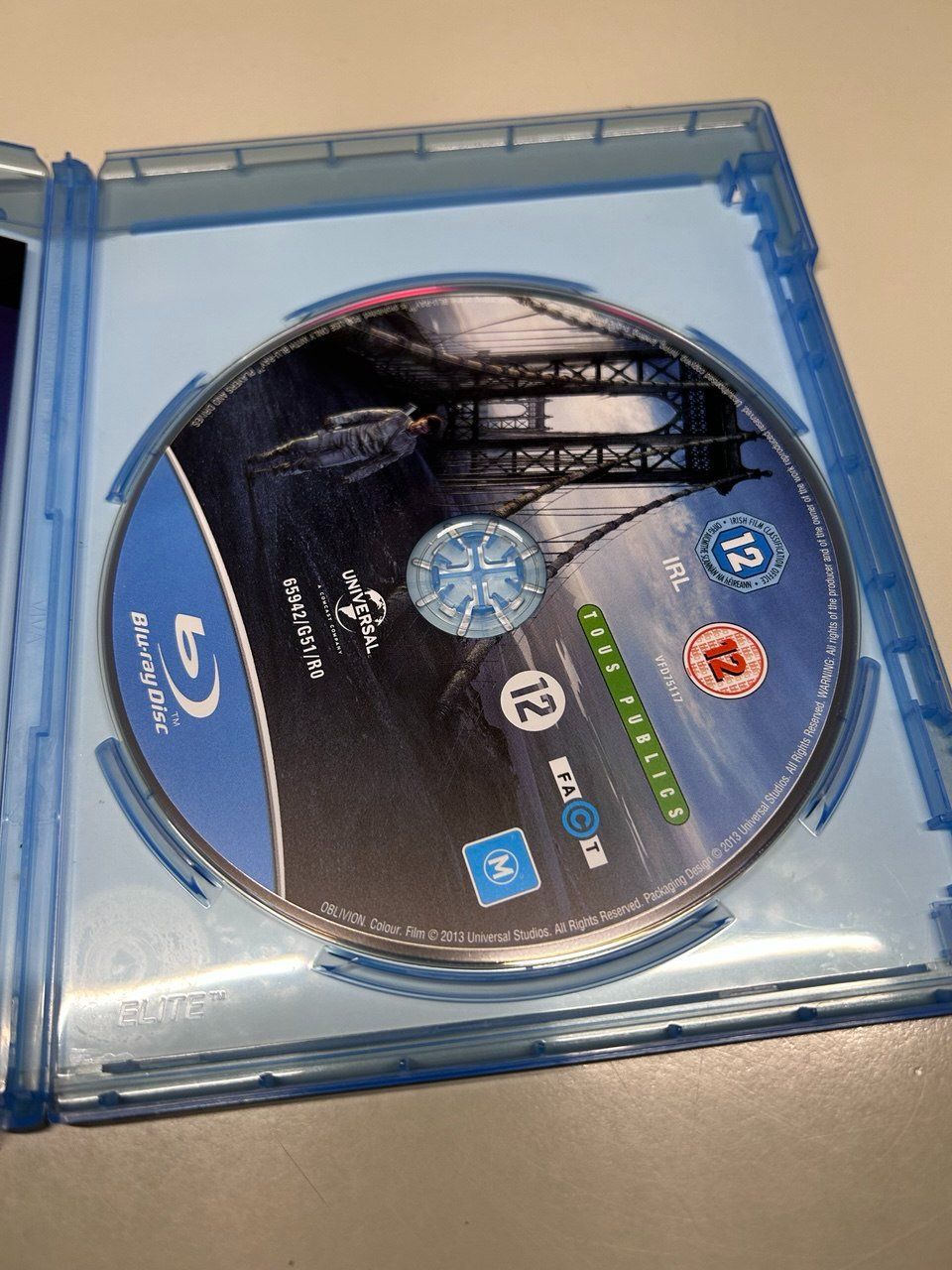 Tutti i DVDs: "Oblivion" del 2013 / Blu-Ray – Usato da Giubiasco venduto da LorisVale 4