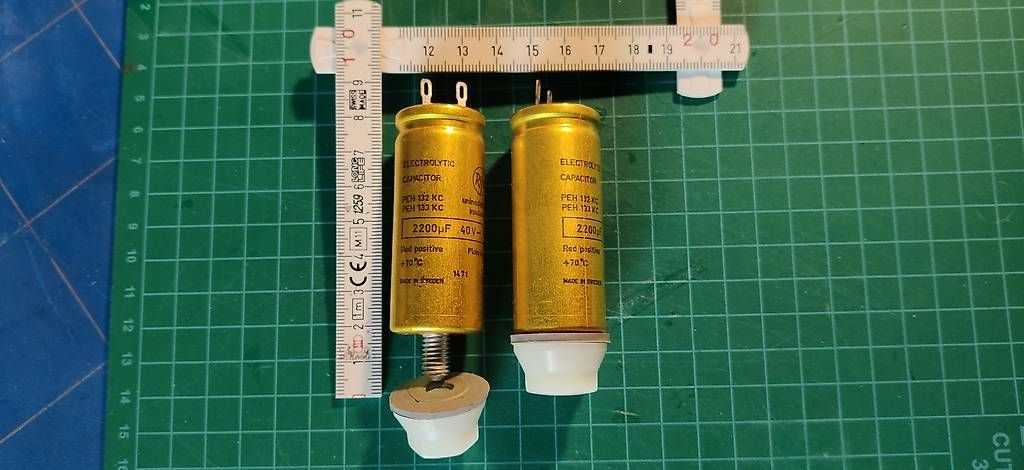 Componenti elettronici: Condensateurs électrolytiques 2200uf 40V – Nuovo (secondo la descrizione) da Les Bois venduto da Clavibus1 2