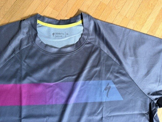 Specialized T-shirt: 3 Specialized Shirts Neu - XXL – Nuovo (secondo la descrizione) da Dübendorf venduto da kerstinbrisbane 3