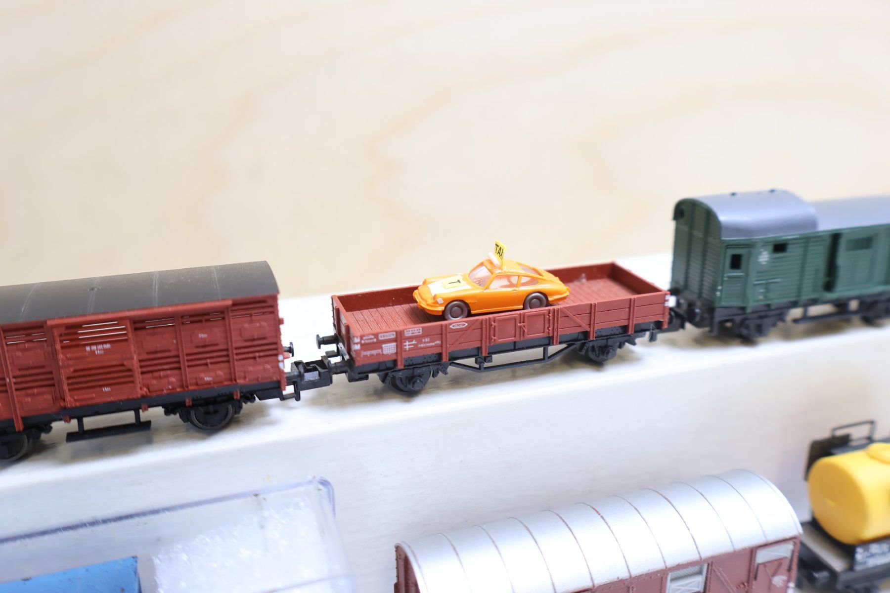 Modelleisenbahnen: Lok + 7 x Wagen - Spur N – Gebraucht aus Winterthur von Monstera