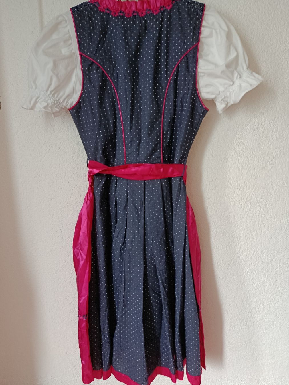 Robes: Dirndl Esmara Gr. 38 – D'occasion à Wattwil par sunicheyenne 1