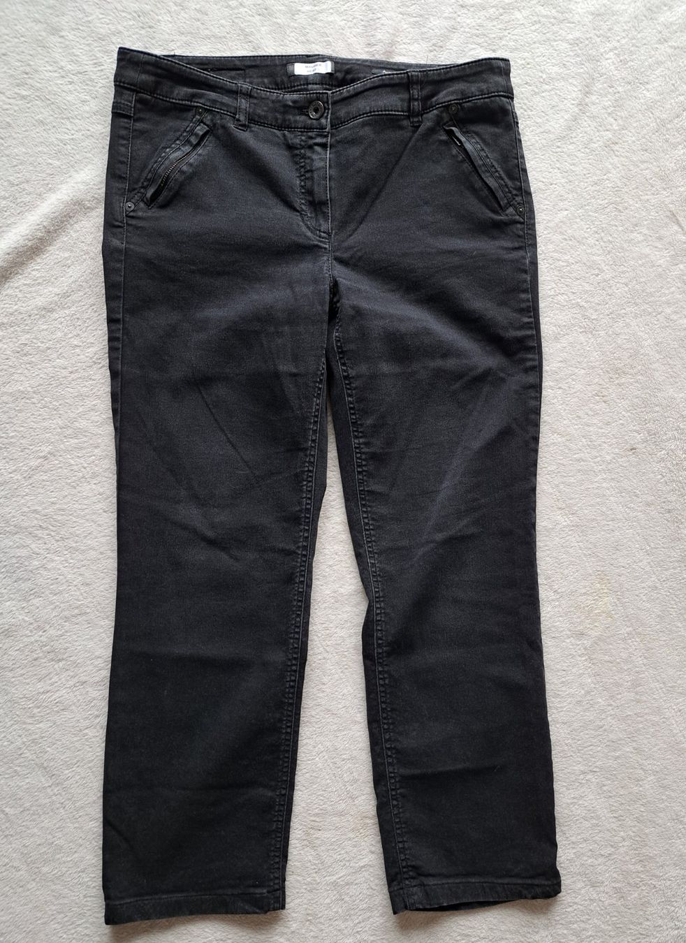 Gerry Weber Pantaloni: Schwarze Gerry Weber Jeans "Roxy" -  Damenhose 7/8 – Usato da Gysenstein venduto da joshuas81