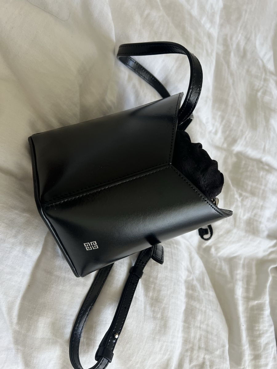 Givenchy Borse da donna: Mini shoulder bucket GIVENCHY – Usato da Männedorf venduto da gaj_sp96 1