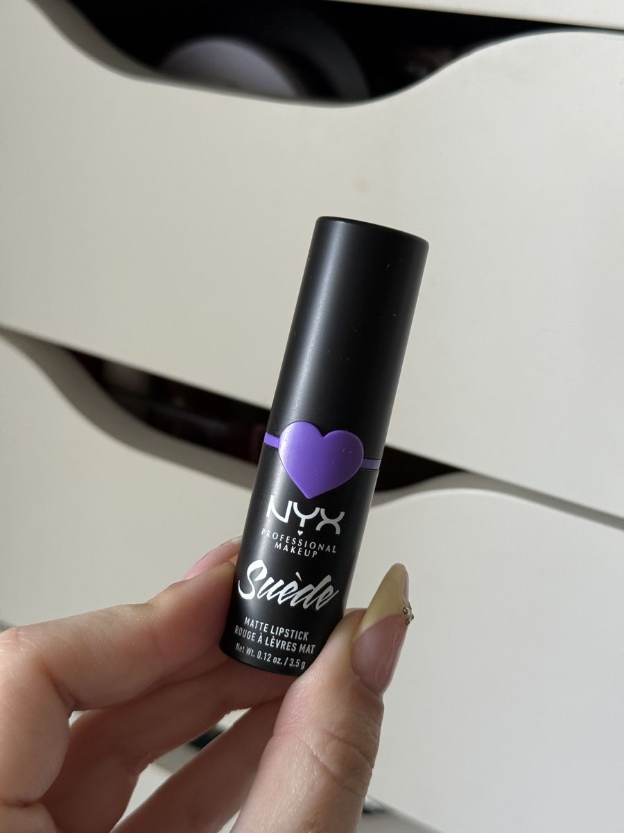 NYX Professional Makeup Make-up: Rouge à lèvres NYX violet neuf – Nuovo (secondo la descrizione) da Chavannes-près-Renens venduto da elobrgs 1