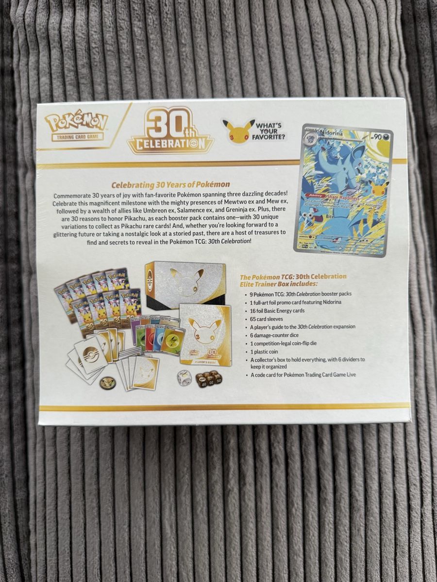 Giochi: Pokemon 30th Celebration ETB Englisch – Nuovo e nell'imballaggio originale da Ennetbaden venduto da MrHato 4
