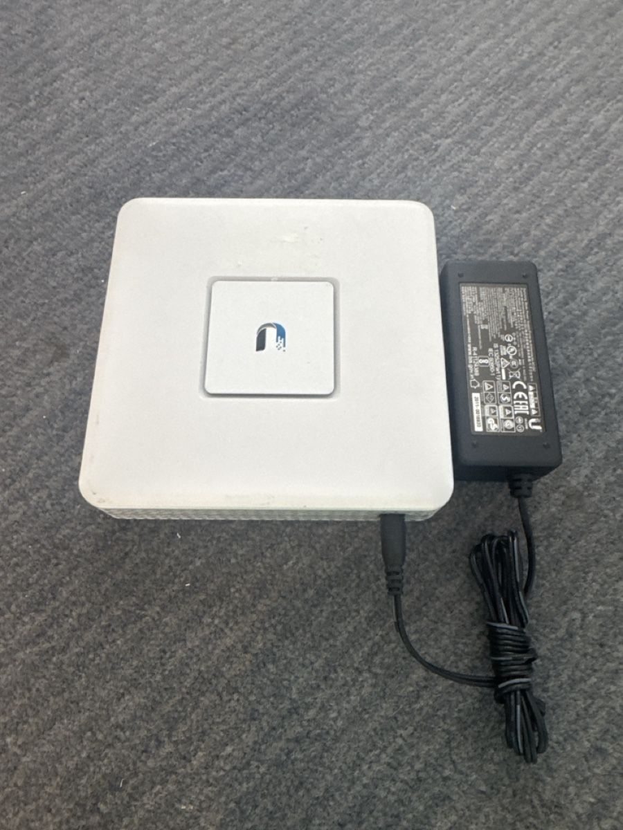 Ubiquiti Modem & Router: Unifi Security Gateway – Usato da Arosa venduto da Aram01 2