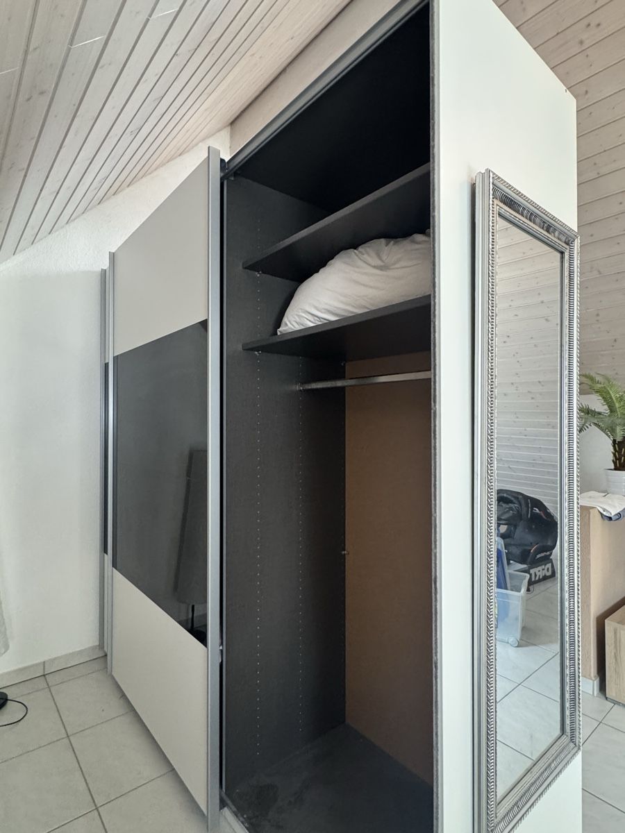Armoires: Kleiderschrank – D'occasion à Muhen par lia_8nby 2