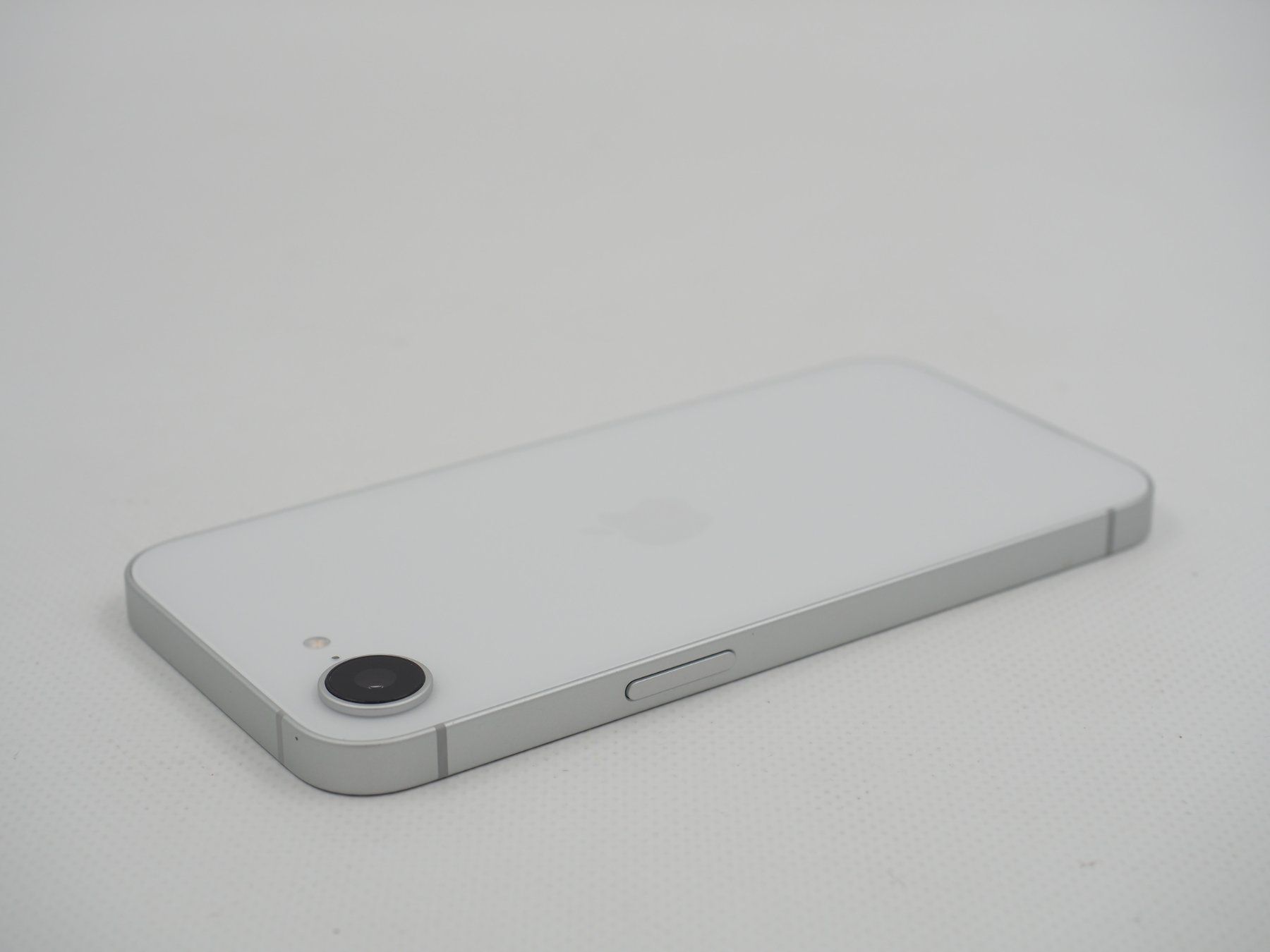 Apple Portables: APPLE iPhone 16e iCloud gesperrt (26062902) – Défectueux à Zürich par fundsachenverkauf 4