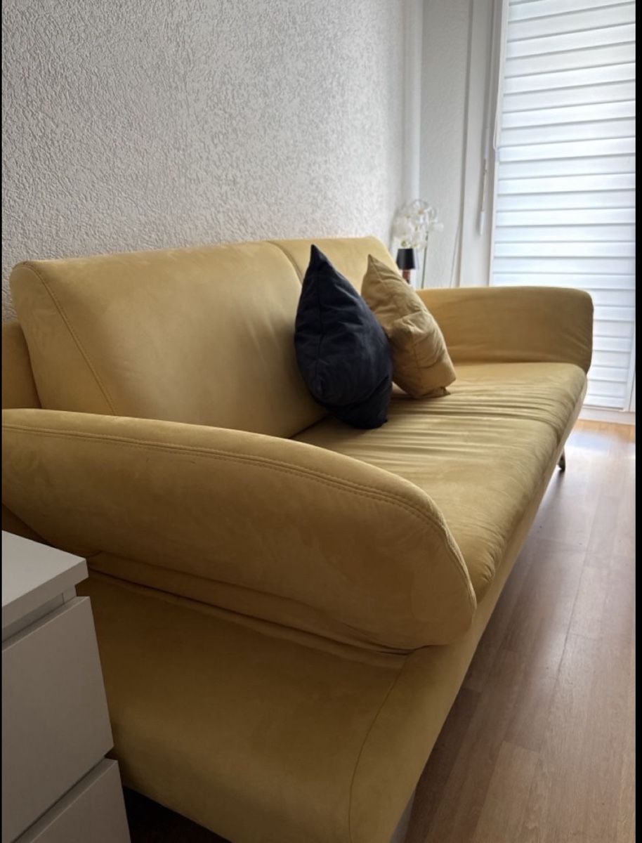 Sofas: Divano giallo Lomanto 3 posti buono stato – Neuf (Voir description) à Immensee par pie_w26k 1