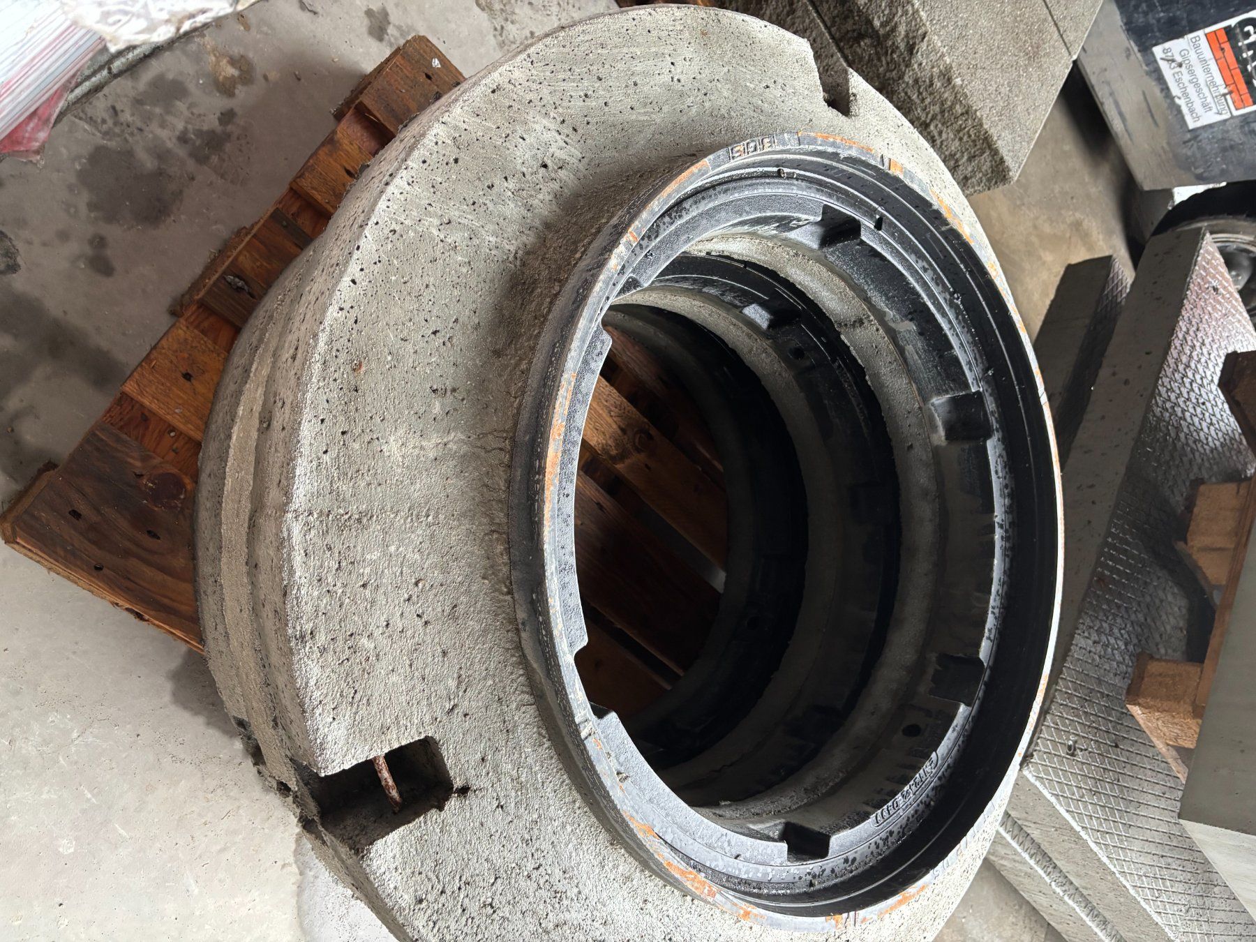 Tutti gli attrezzi: Aco Betonsockel mit Deckelring D400 – Nuovo (secondo la descrizione) da Eschenbach SG venduto da Cswiss229