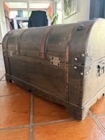 Baule decorativo in legno stile antico usato