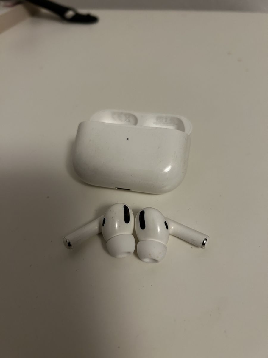 Apple Casques audio: AirPods  – Défectueux à Winterthur par BMW440 1