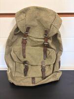 Rucksack militär olivgrün Lederriemen guter Zustand