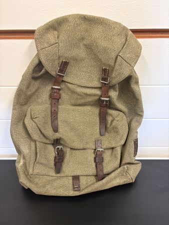 Rucksack militär olivgrün Lederriemen guter Zustand