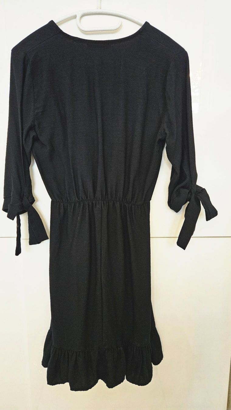 Vestiti: Schwarzes Carmen Kleid Gr. 36 mit Rüschen – Usato da Gossau ZH venduto da fashiontwo 1